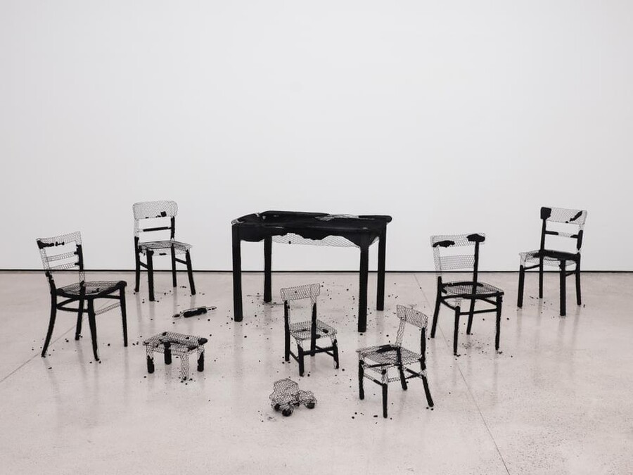 inštalácia Remains of the Day (2016–18) Mony Hatoum